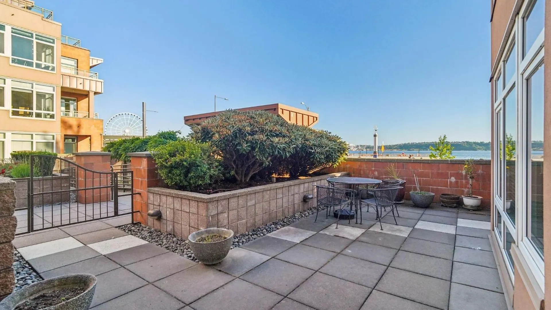 New Downtown 2 Beds, 2 Baths Waterfront Alaska 127 Seattle