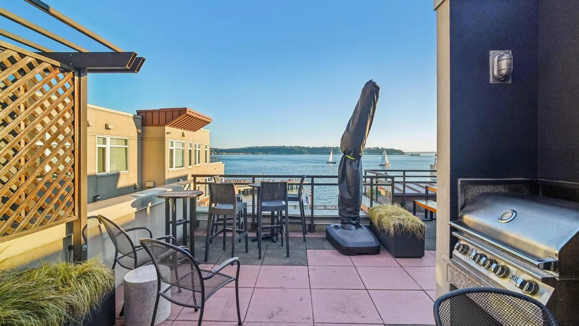 New Downtown 2 Beds, 2 Baths Waterfront Alaska 127 Seattle