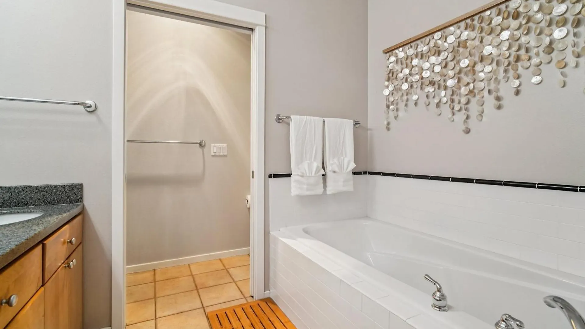 New Downtown 2 Beds, 2 Baths Waterfront Alaska 127 Seattle Holiday home