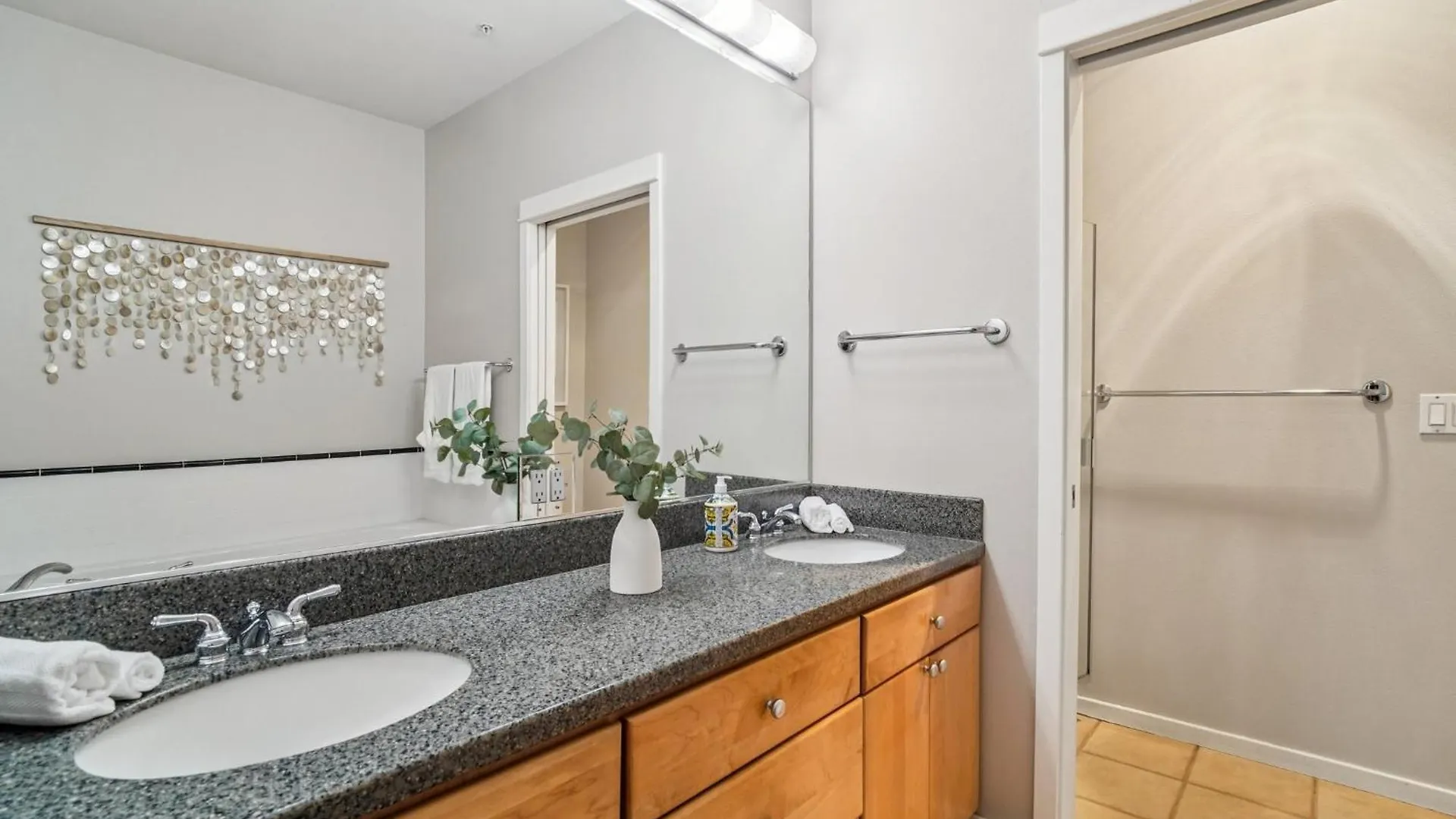 New Downtown 2 Beds, 2 Baths Waterfront Alaska 127 Seattle